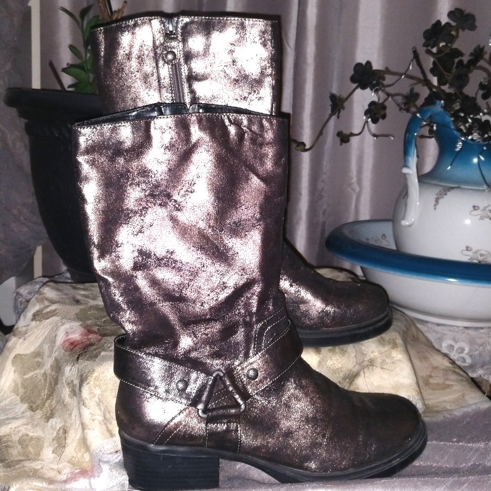 Vera Wang boots